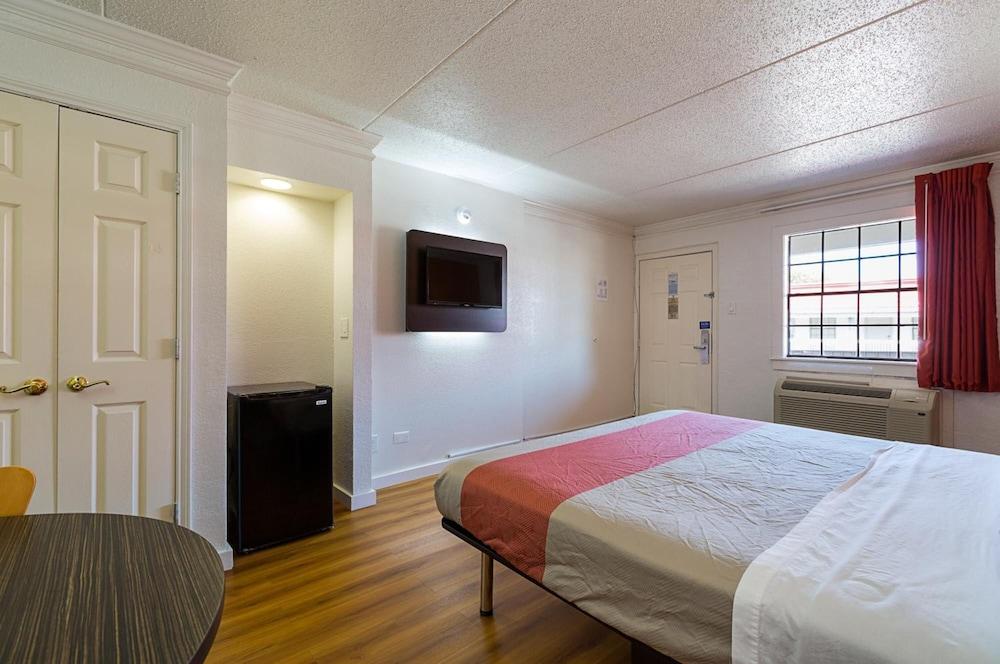 Motel 6-Kirkland, Wa - North Kirkland Εξωτερικό φωτογραφία